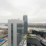 High Floor 2br Downtown With Danube View Balcony Parking Available דירה