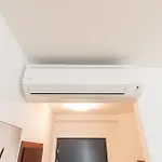 High Floor 2br Downtown With Danube View Balcony Parking Available דירה ברטיסלאבה