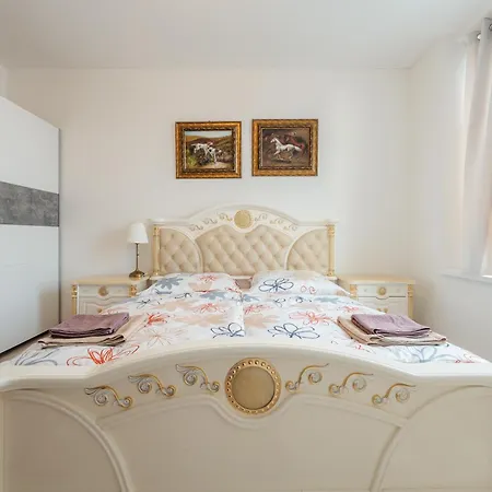High Floor 2br Downtown With Danube View Balcony Parking Available דירה